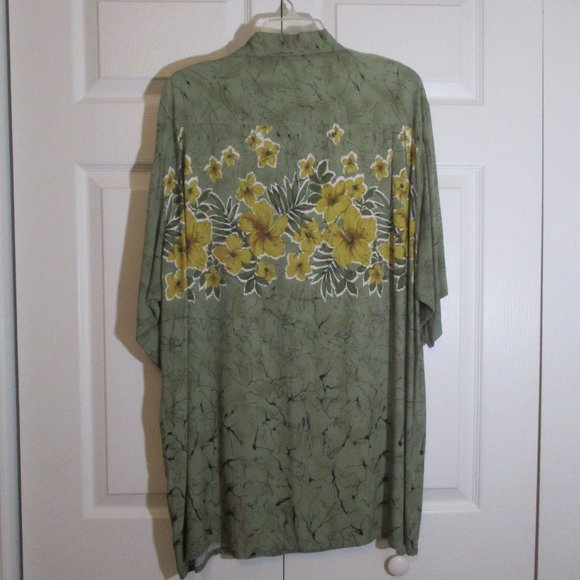 Mens Hawaiian Shirt sz L Muted Green Yellow Floral Rayon Wooden Buttons Holiday - Picture 5 of 7